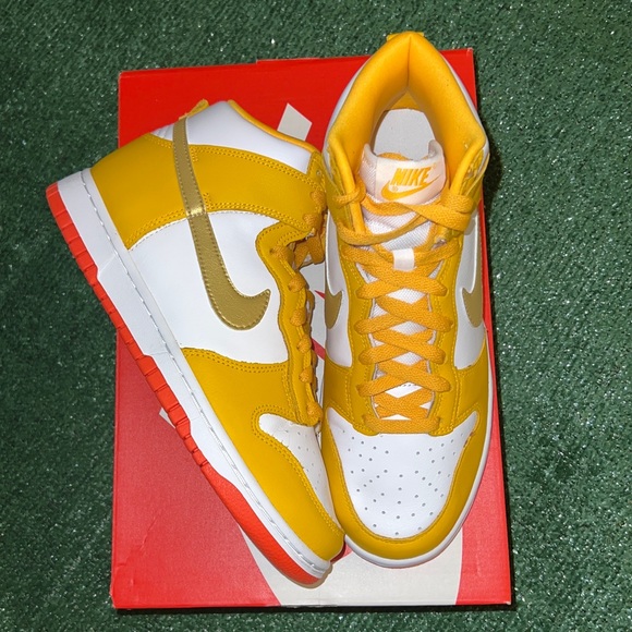 Nike dunk highs “University Gold) W - Picture 4 of 7